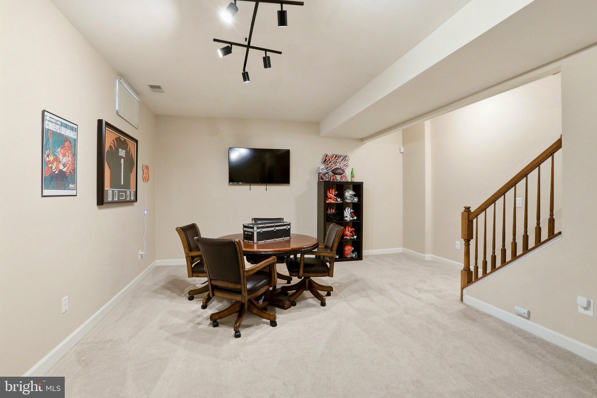 7858 MEADOWGATE DRIVE
