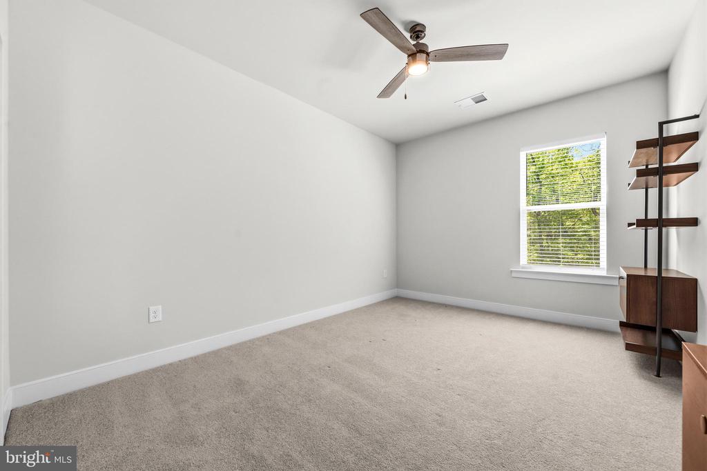 2020 SILVER SYCAMORE LANE