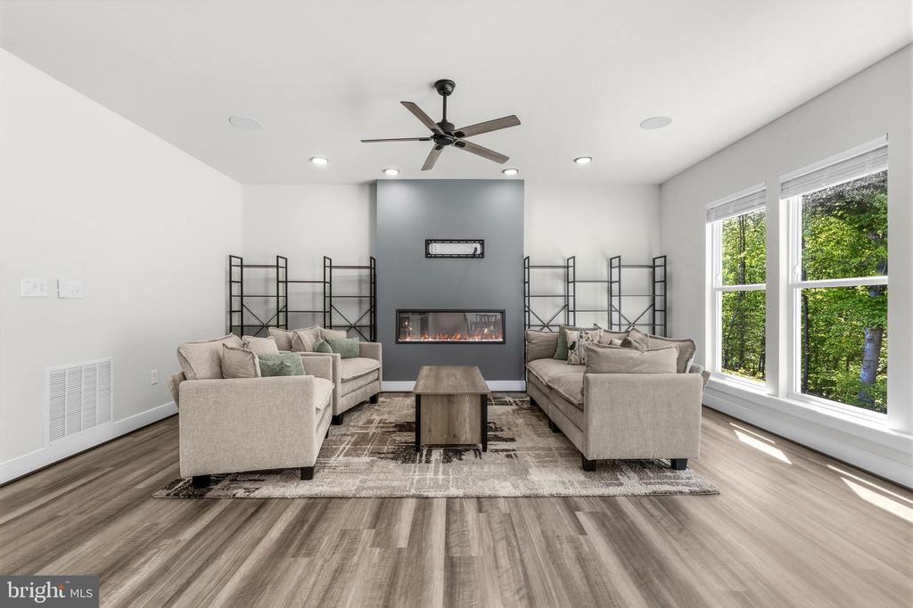 2020 SILVER SYCAMORE LANE