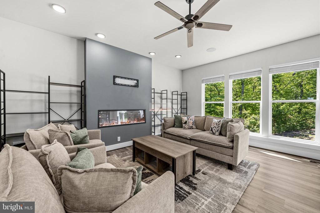 2020 SILVER SYCAMORE LANE