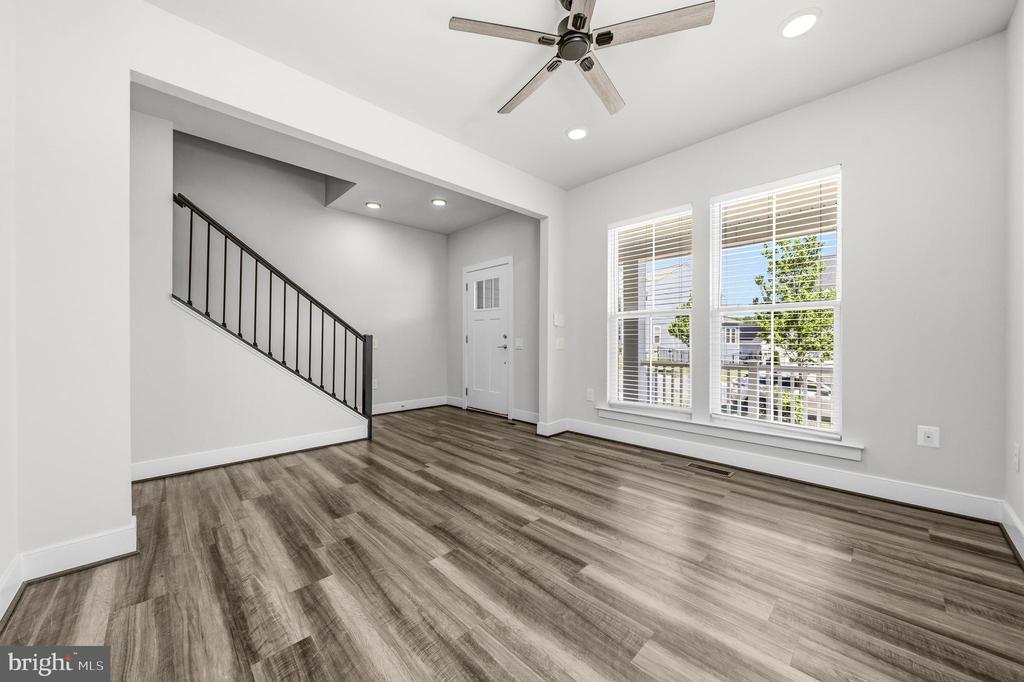 2020 SILVER SYCAMORE LANE