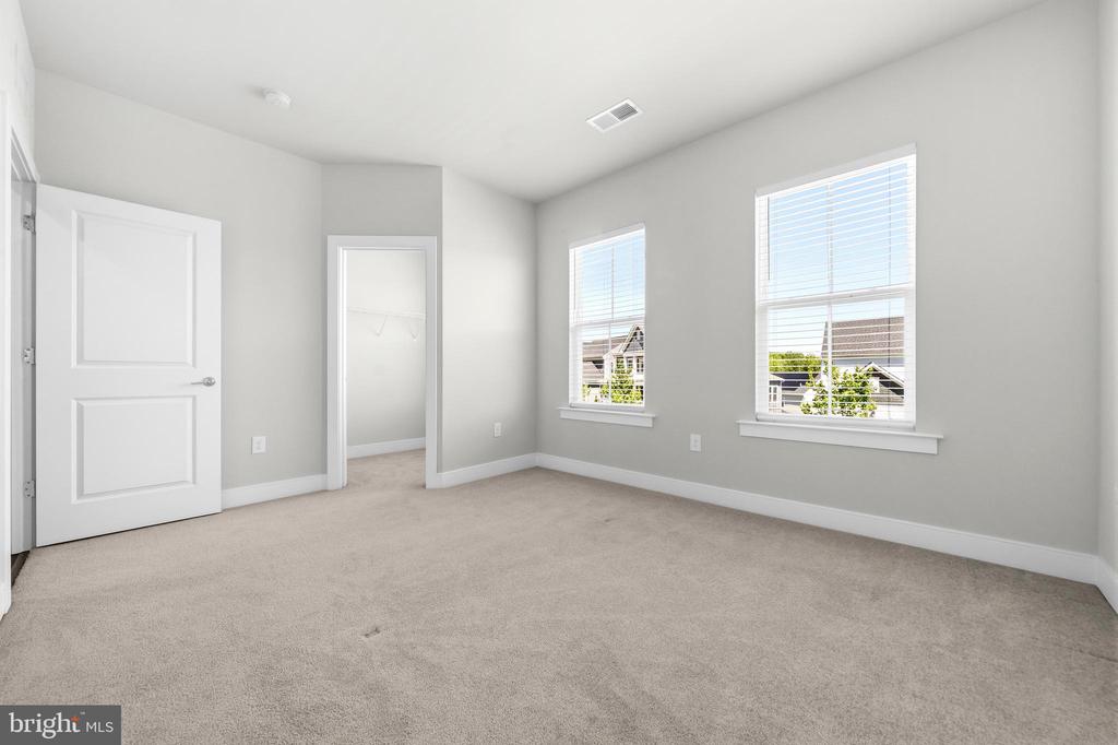 2020 SILVER SYCAMORE LANE