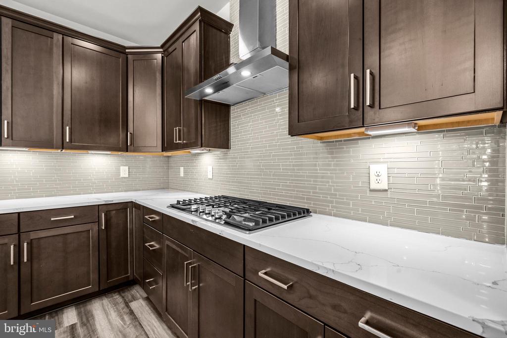 2020 SILVER SYCAMORE LANE