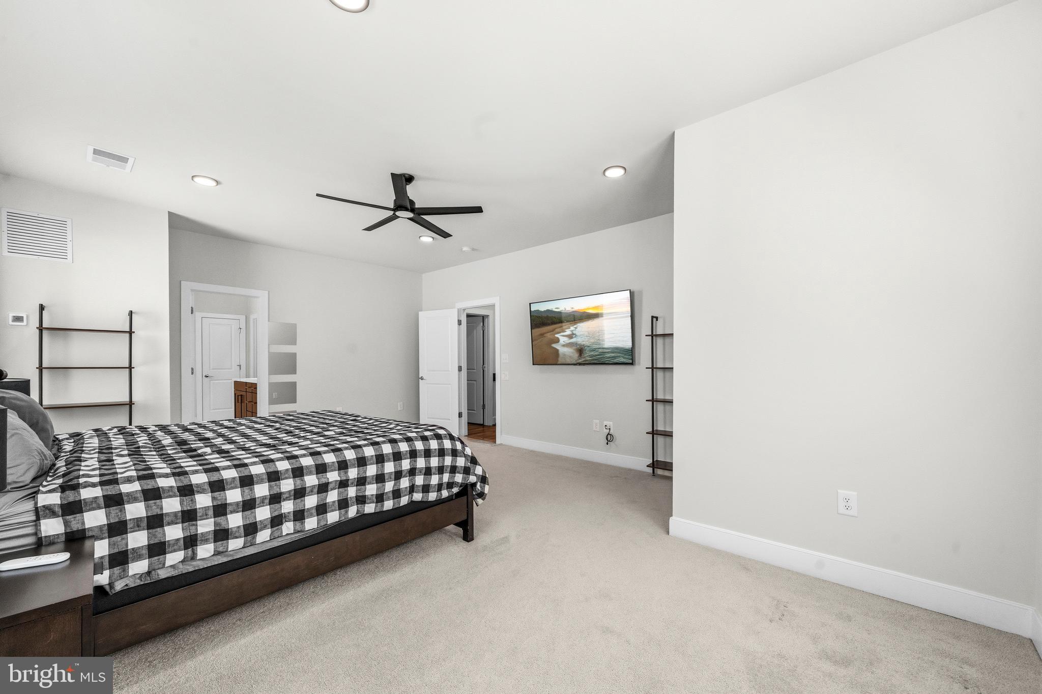 2020 SILVER SYCAMORE LANE