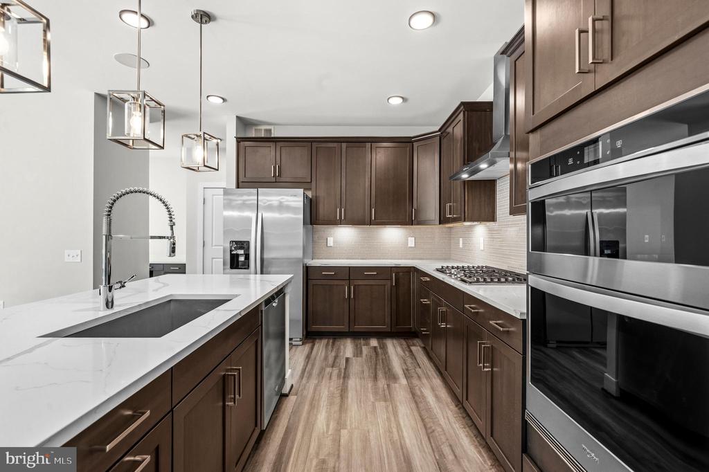 2020 SILVER SYCAMORE LANE