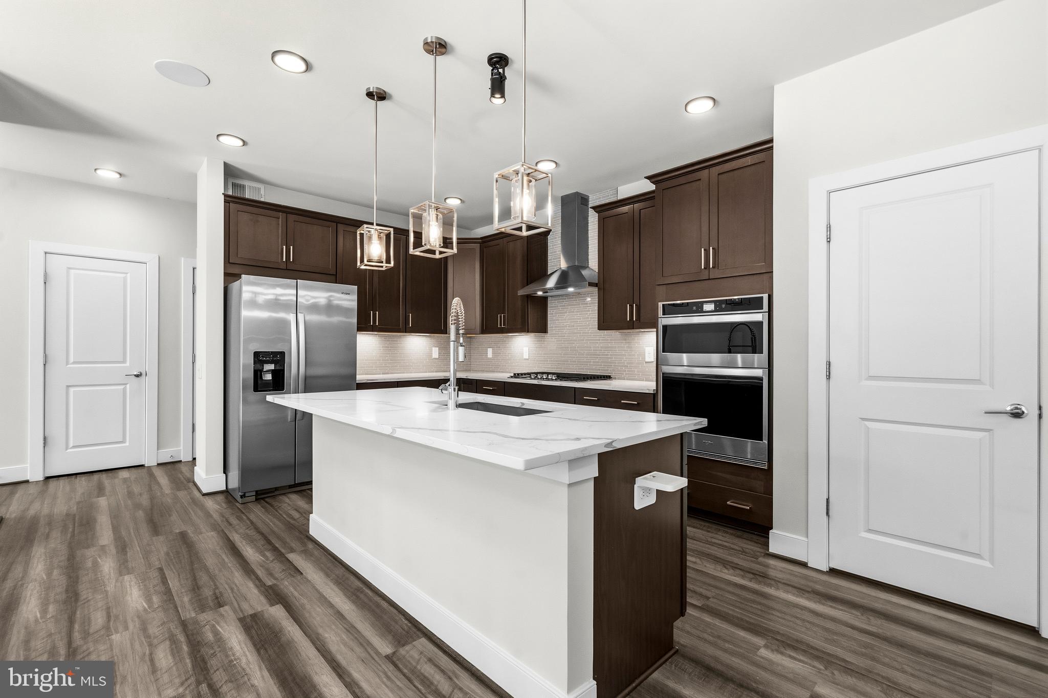 2020 SILVER SYCAMORE LANE