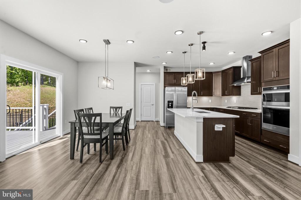 2020 SILVER SYCAMORE LANE