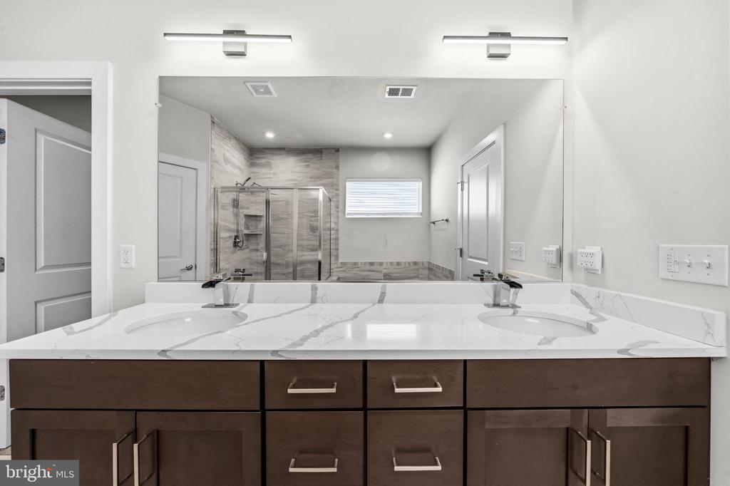 2020 SILVER SYCAMORE LANE