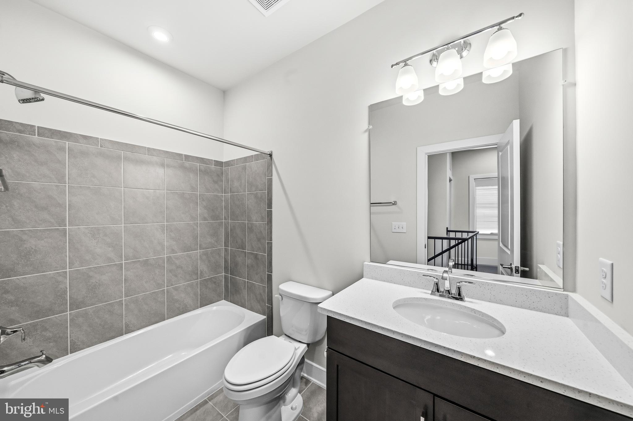 2020 SILVER SYCAMORE LANE
