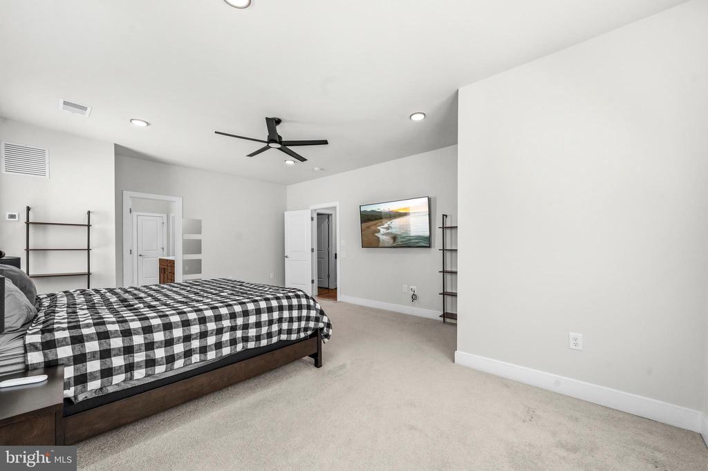 2020 SILVER SYCAMORE LANE