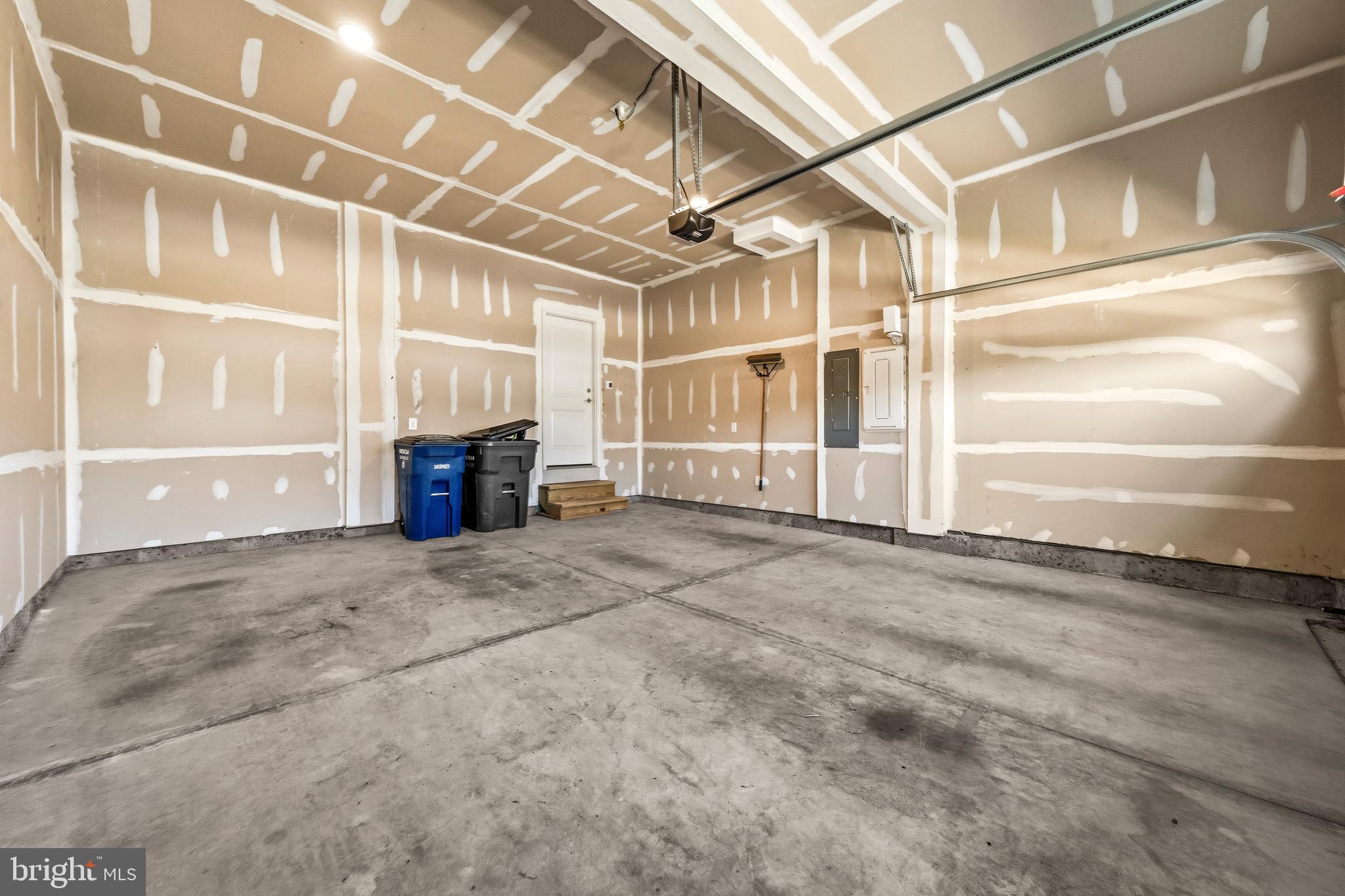 2020 SILVER SYCAMORE LANE