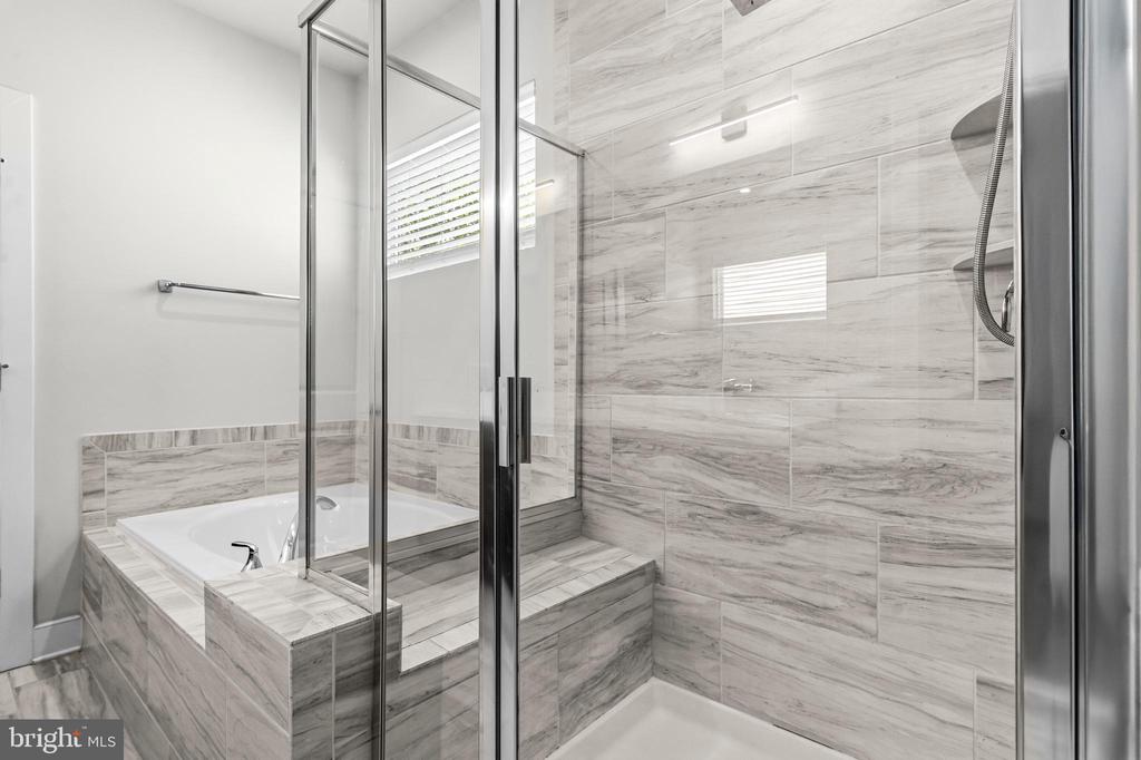2020 SILVER SYCAMORE LANE