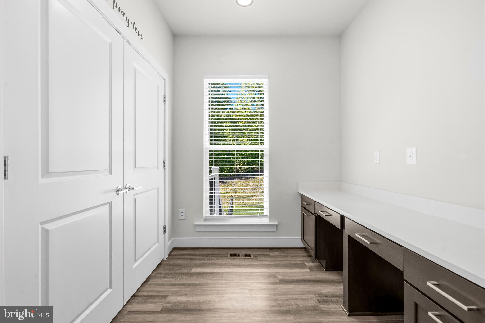 2020 SILVER SYCAMORE LANE