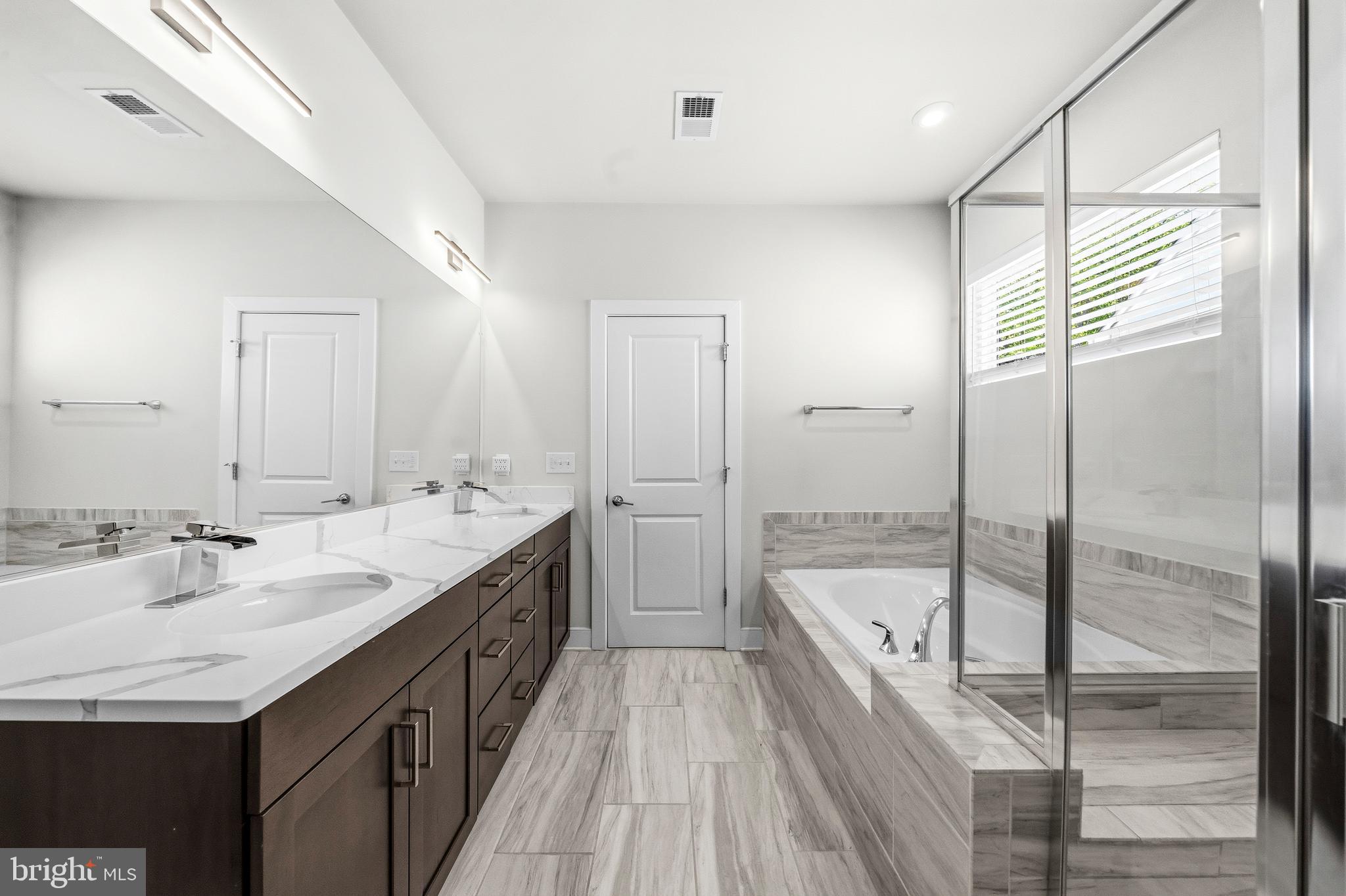2020 SILVER SYCAMORE LANE