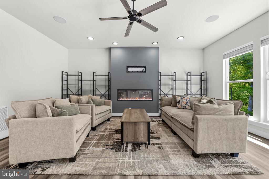 2020 SILVER SYCAMORE LANE