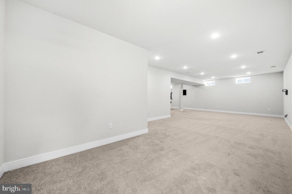 2020 SILVER SYCAMORE LANE