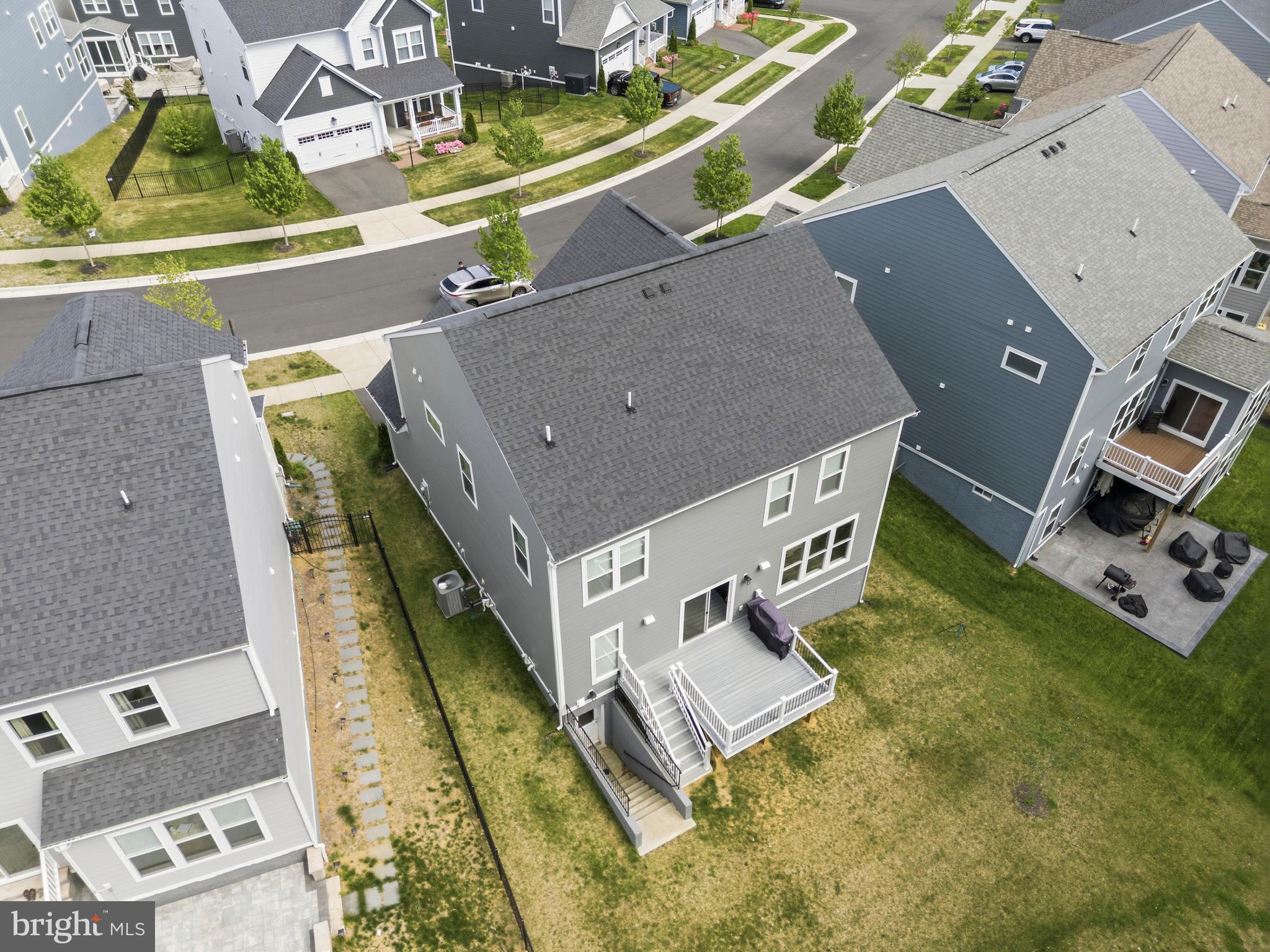 2020 SILVER SYCAMORE LANE