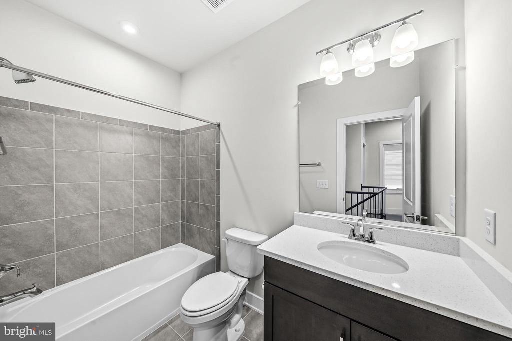 2020 SILVER SYCAMORE LANE