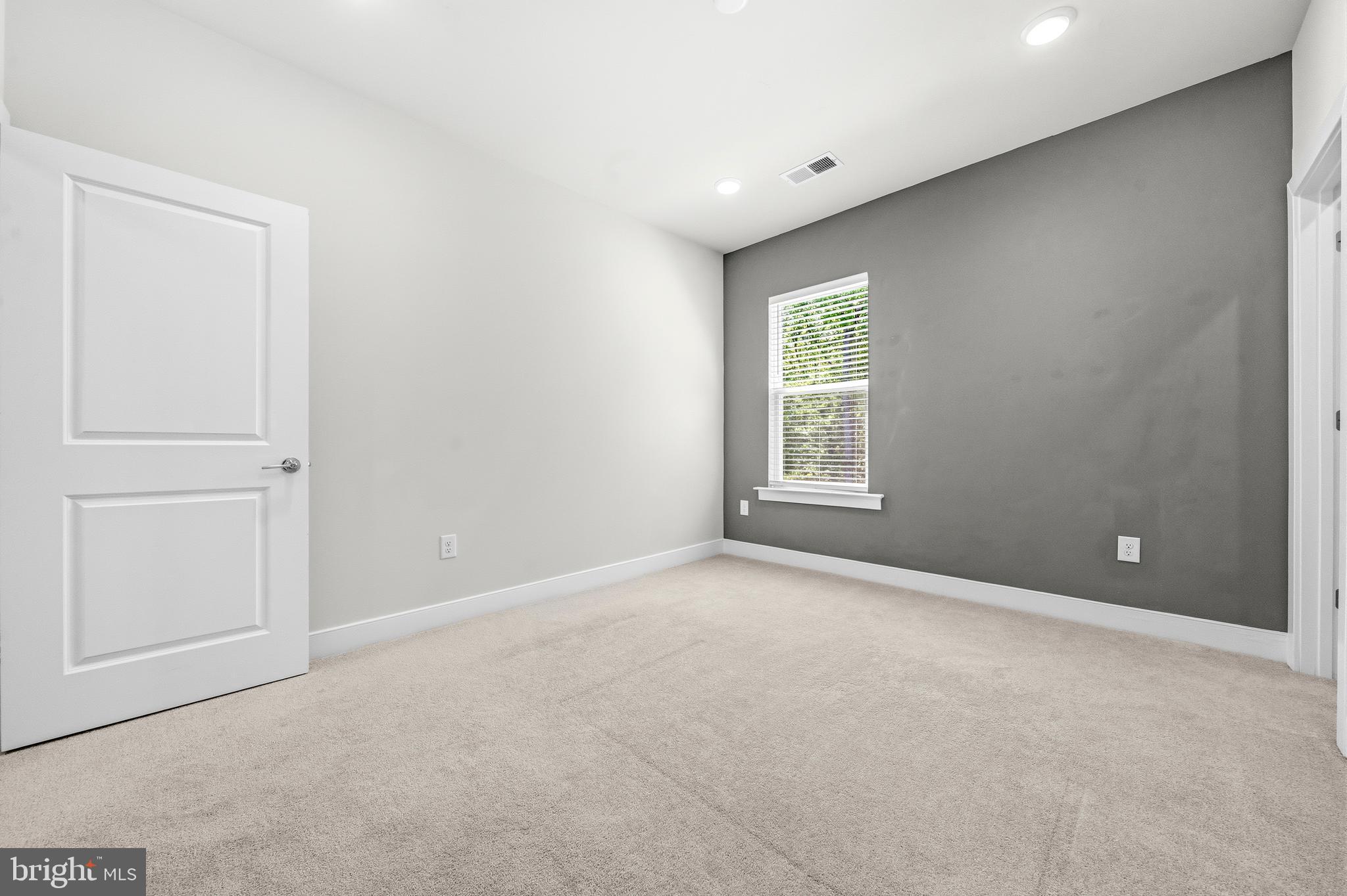 2020 SILVER SYCAMORE LANE