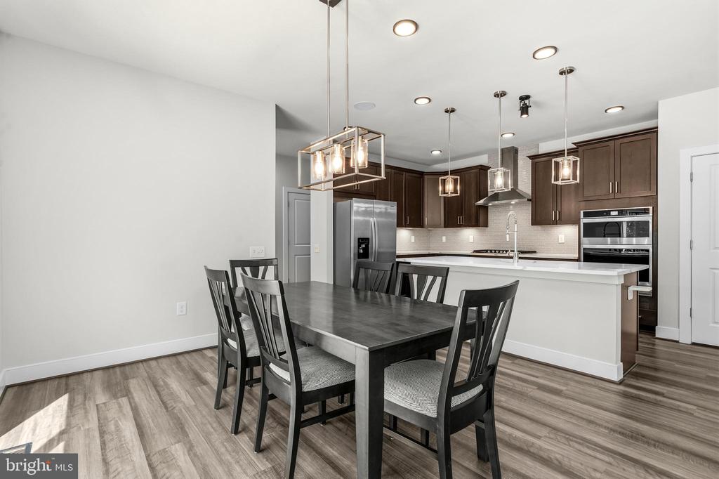 2020 SILVER SYCAMORE LANE