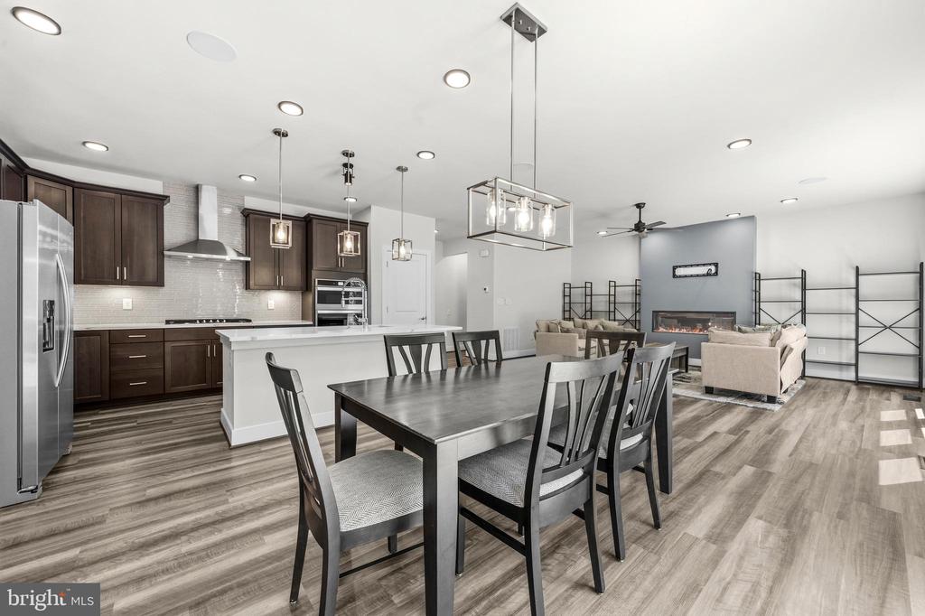 2020 SILVER SYCAMORE LANE