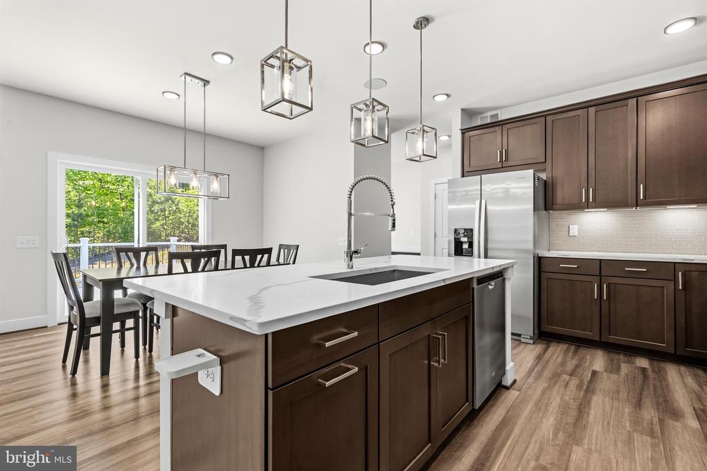 2020 SILVER SYCAMORE LANE