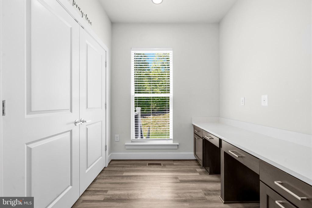 2020 SILVER SYCAMORE LANE