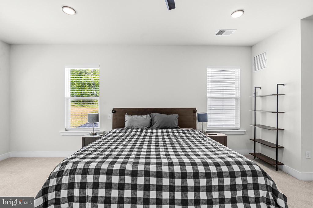 2020 SILVER SYCAMORE LANE