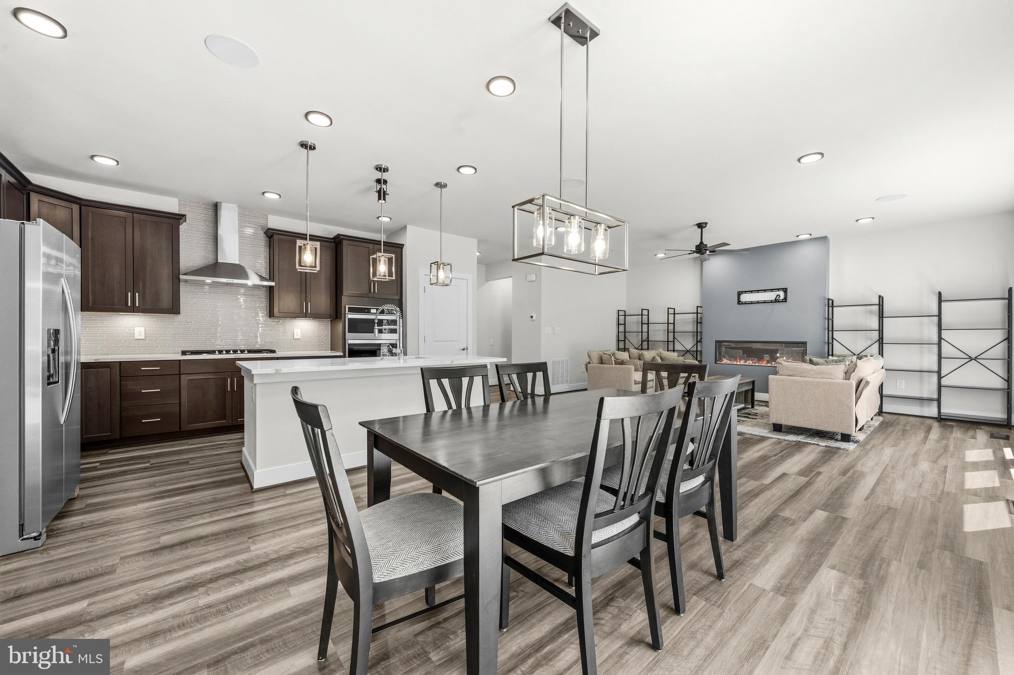 2020 SILVER SYCAMORE LANE