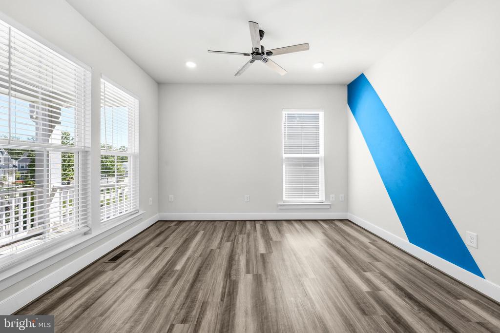 2020 SILVER SYCAMORE LANE