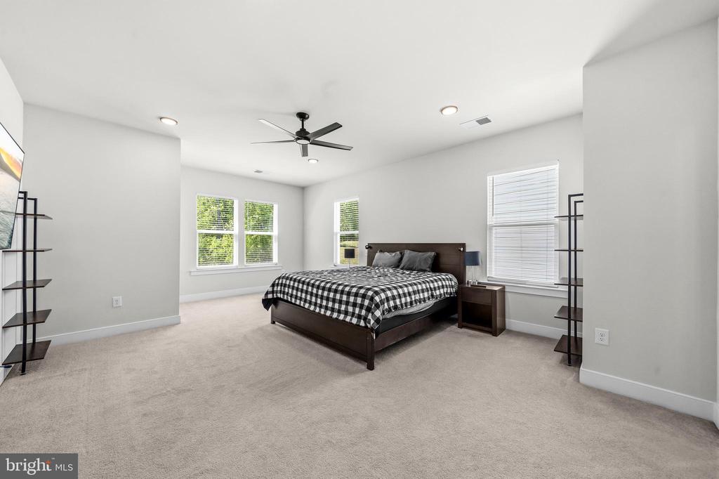 2020 SILVER SYCAMORE LANE