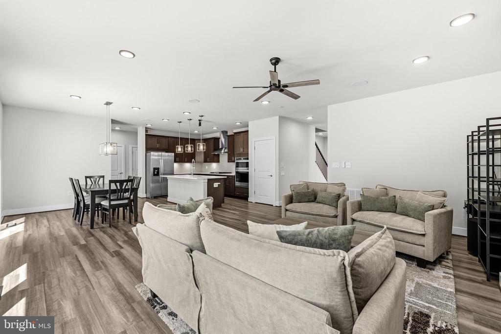 2020 SILVER SYCAMORE LANE