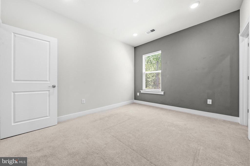 2020 SILVER SYCAMORE LANE