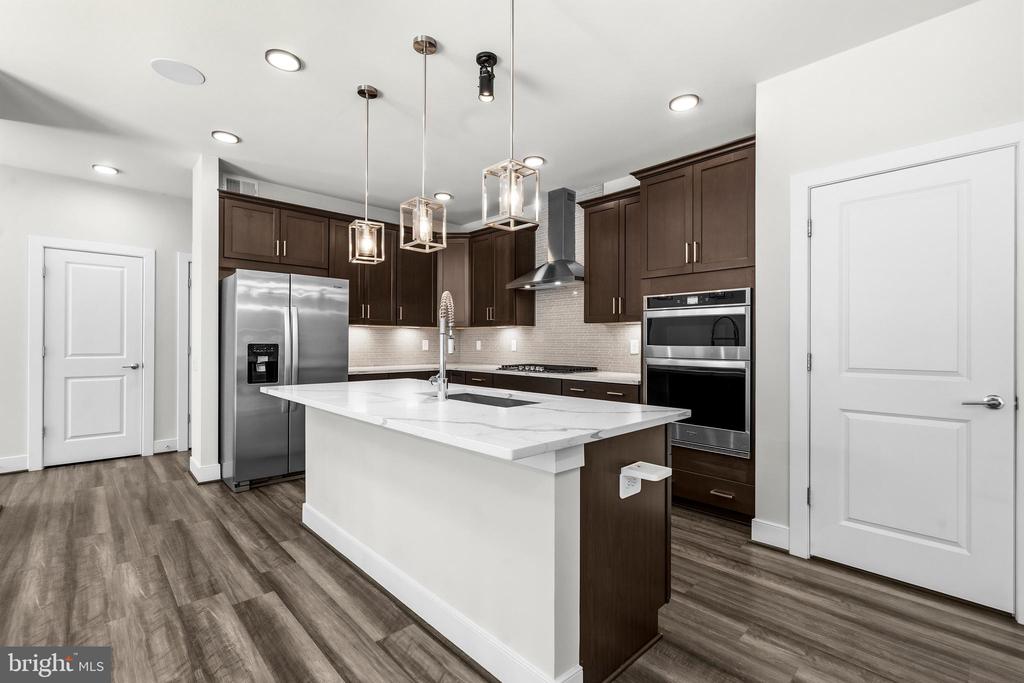 2020 SILVER SYCAMORE LANE