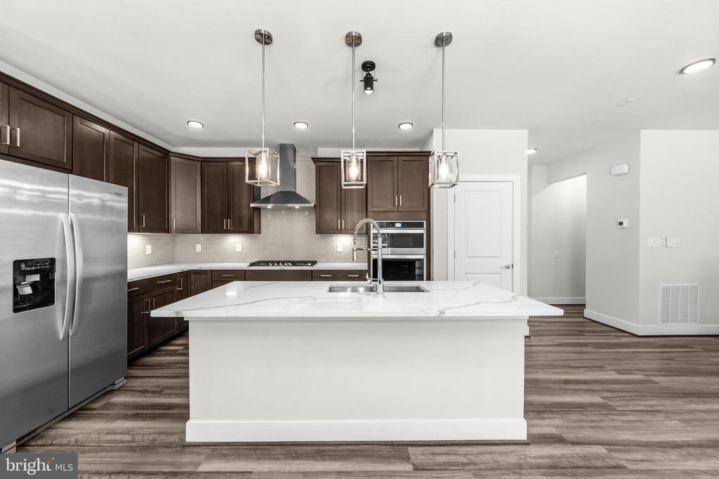 2020 SILVER SYCAMORE LANE