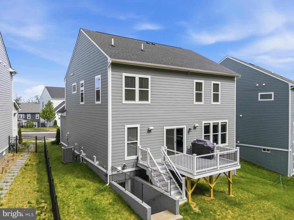 2020 SILVER SYCAMORE LANE