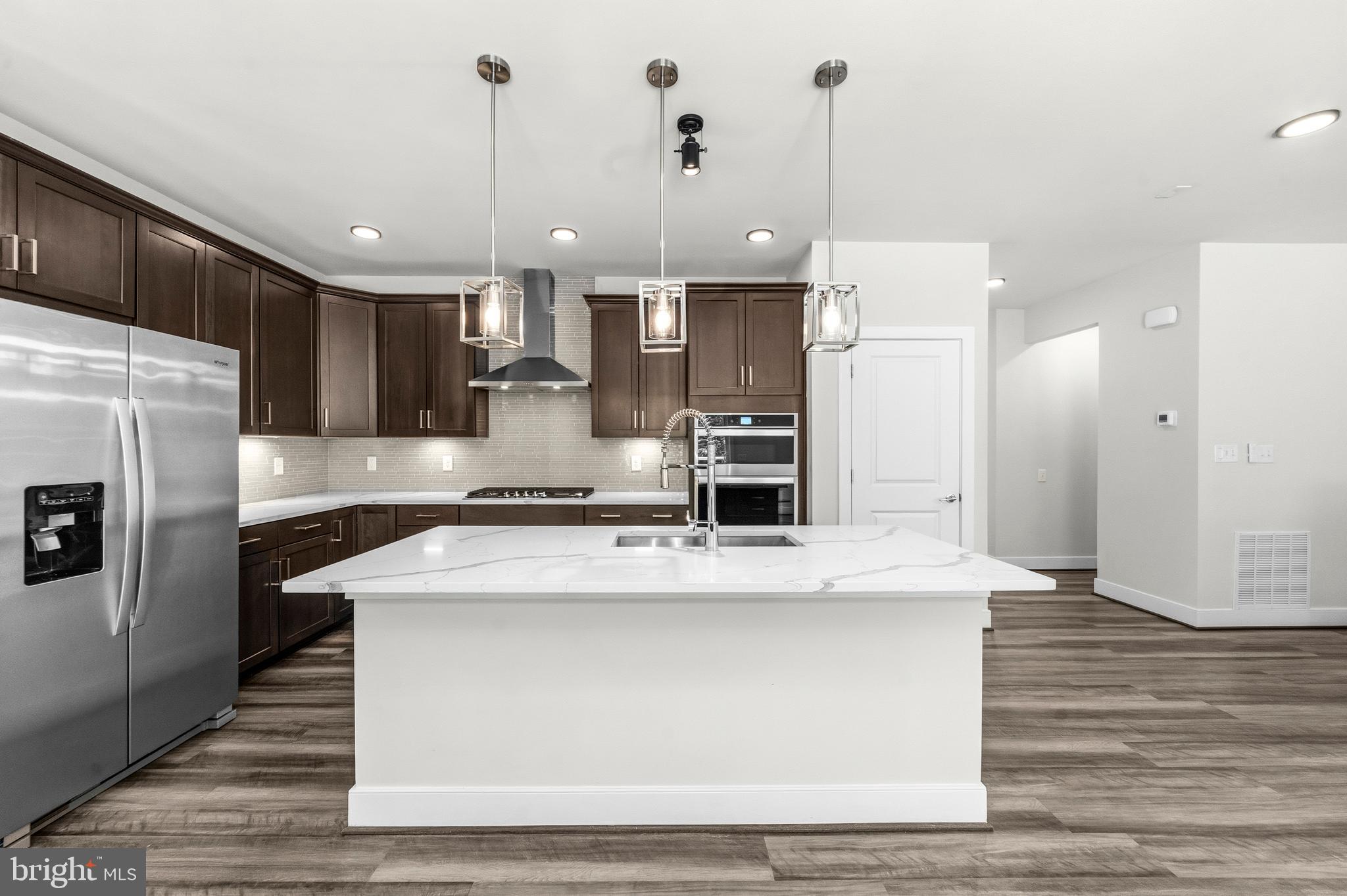 2020 SILVER SYCAMORE LANE