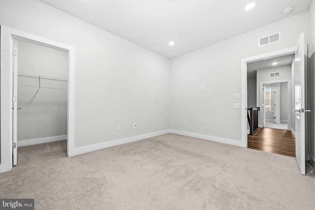 2020 SILVER SYCAMORE LANE
