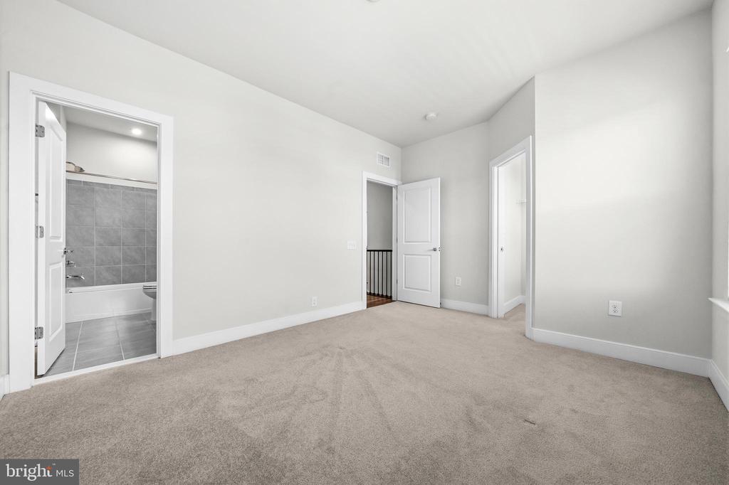 2020 SILVER SYCAMORE LANE