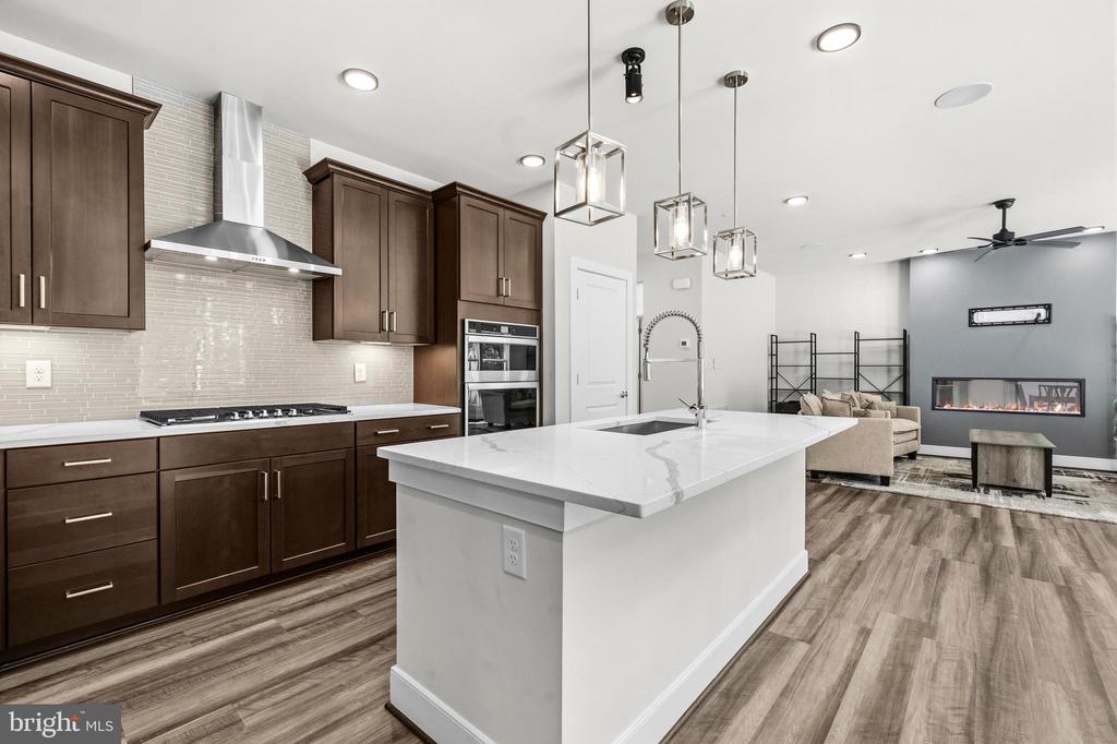2020 SILVER SYCAMORE LANE