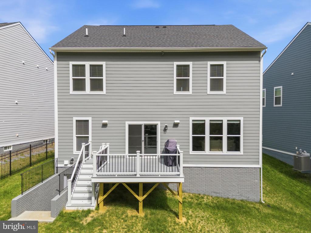 2020 SILVER SYCAMORE LANE