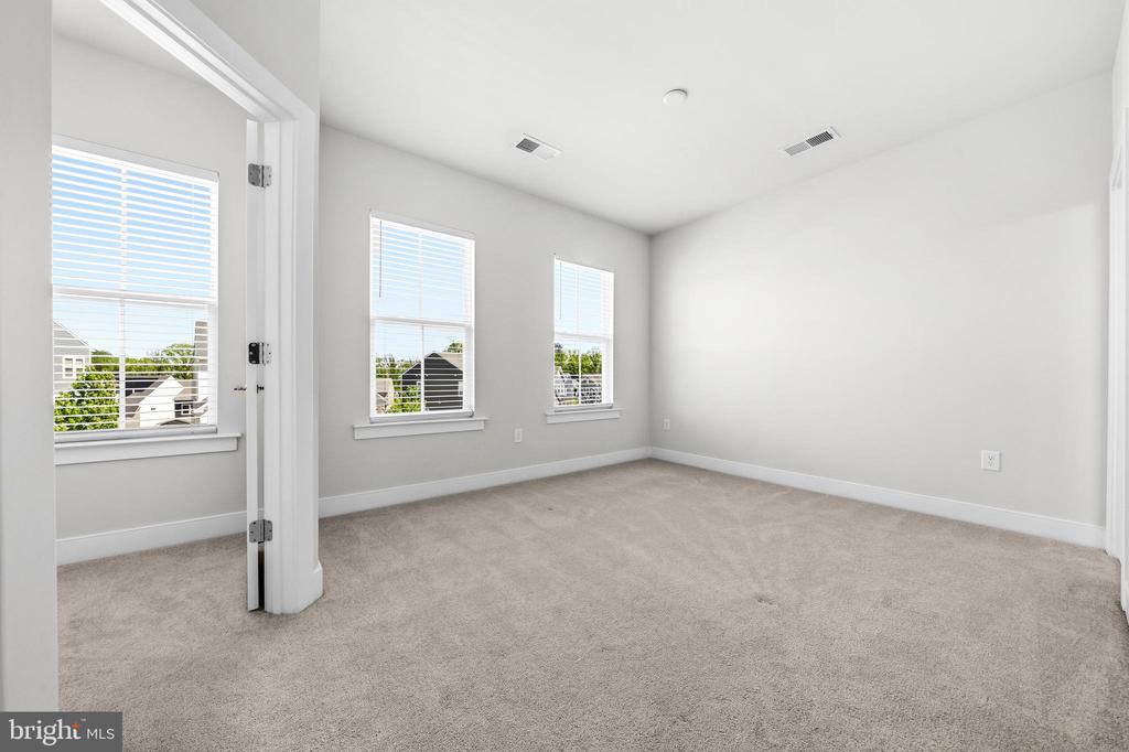 2020 SILVER SYCAMORE LANE