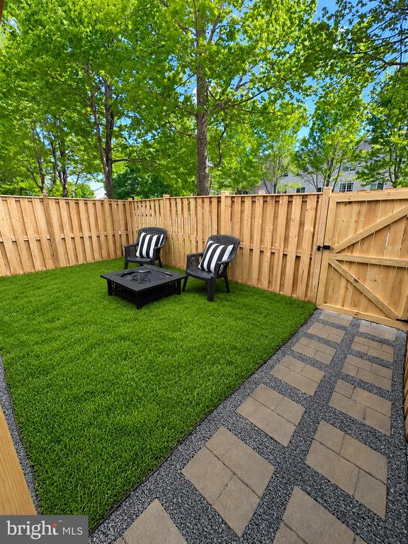 4246 LA MAURICIE LOOP