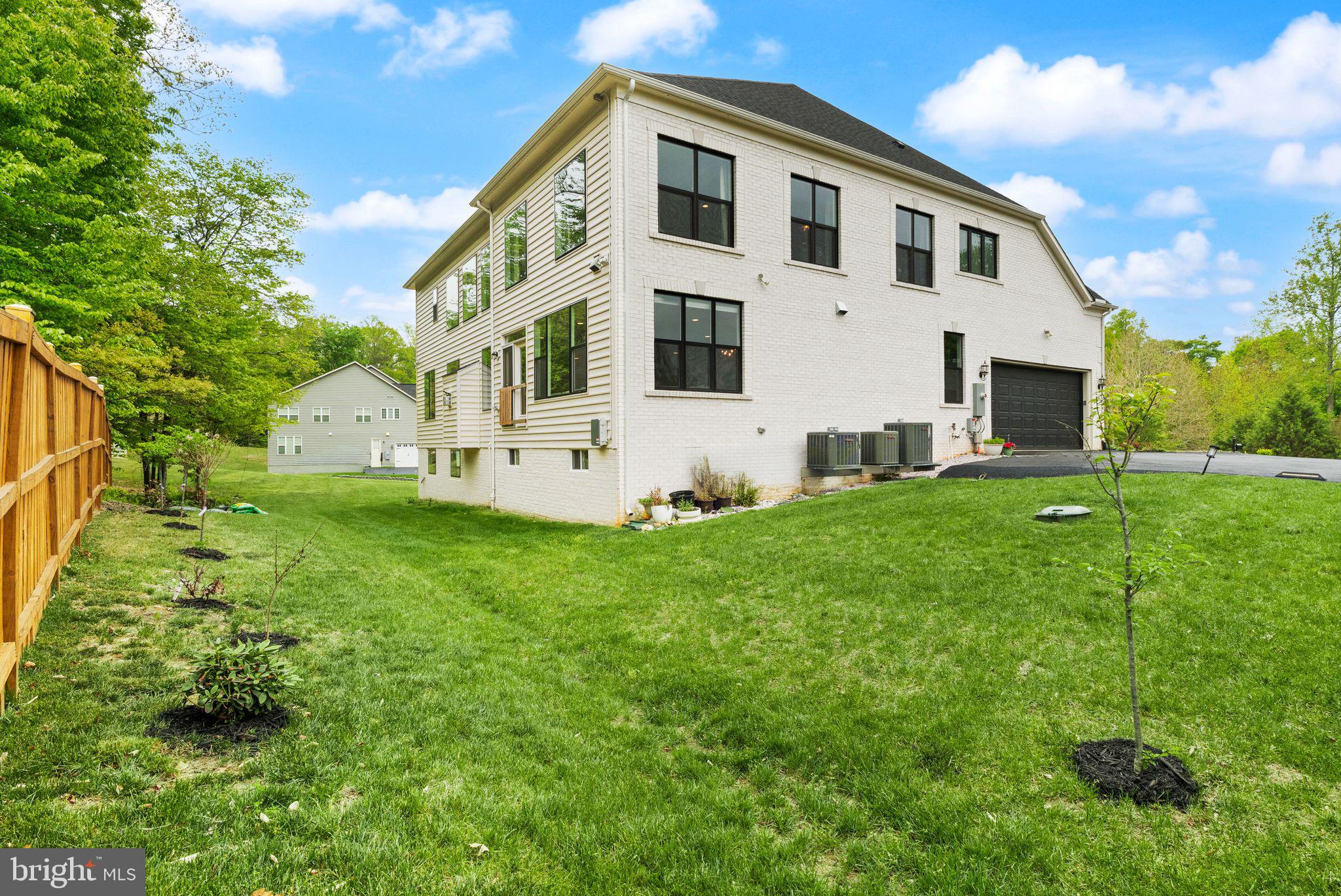 5606 BEACHVIEW CREEK DRIVE