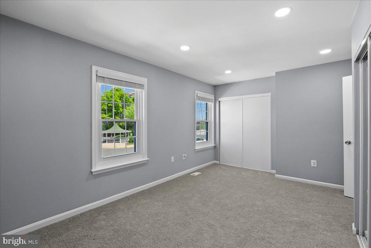 2839 BOWES LANE