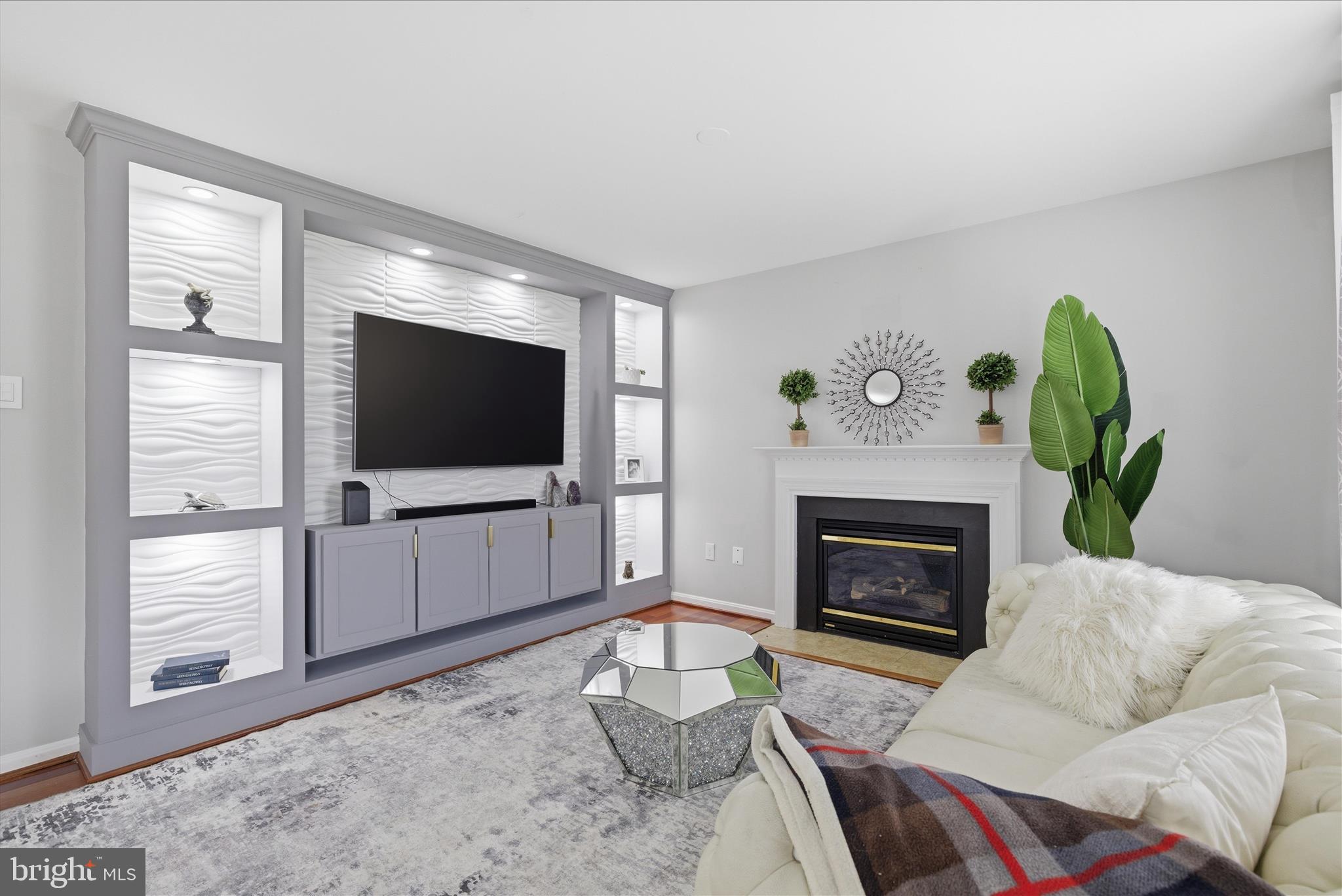 13832 REGAL COURT