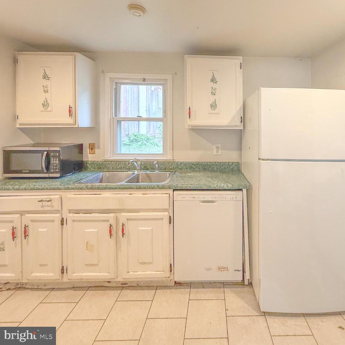 4413 KENWOOD DRIVE