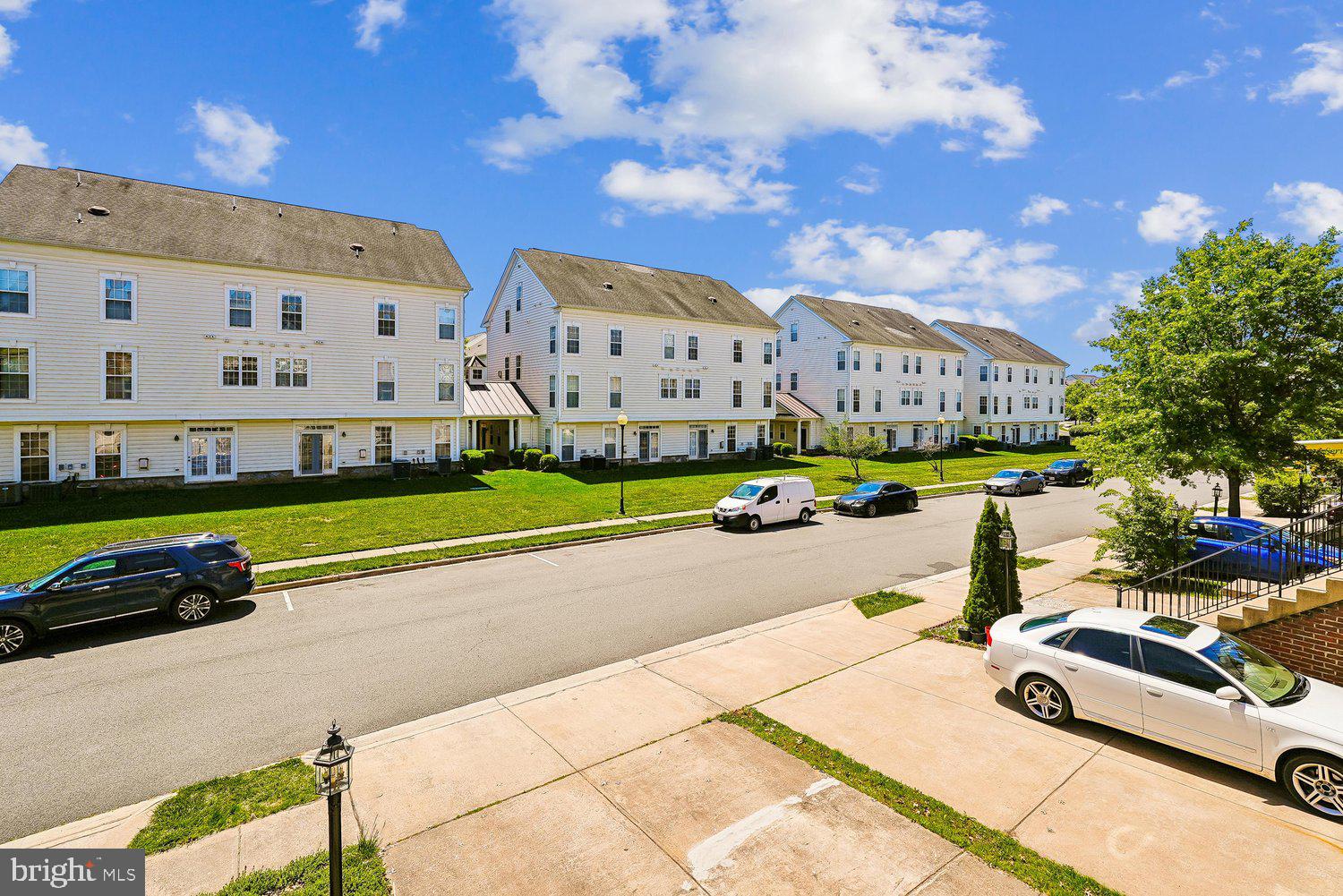 6898 WITTON CIRCLE