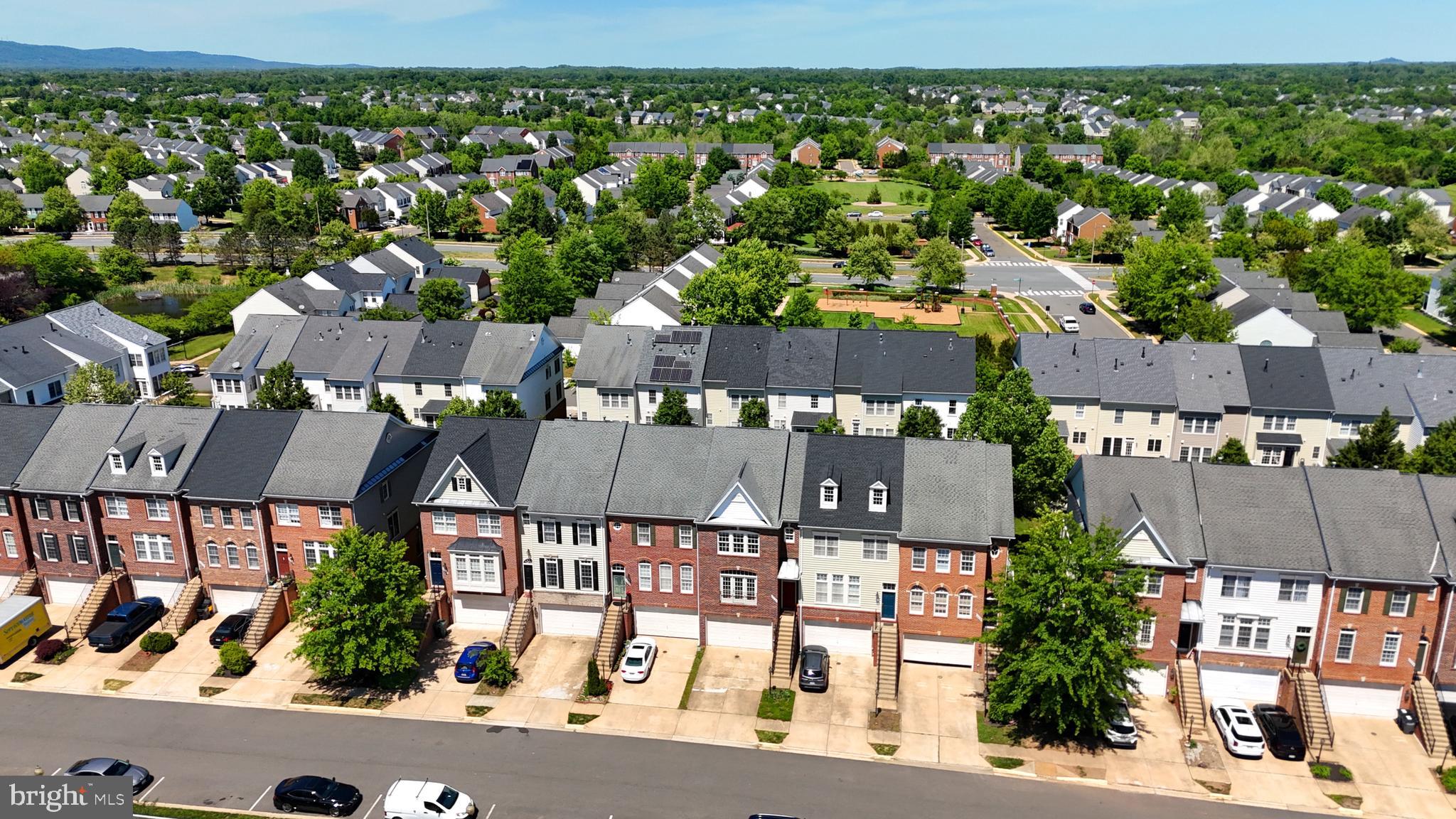 6898 WITTON CIRCLE