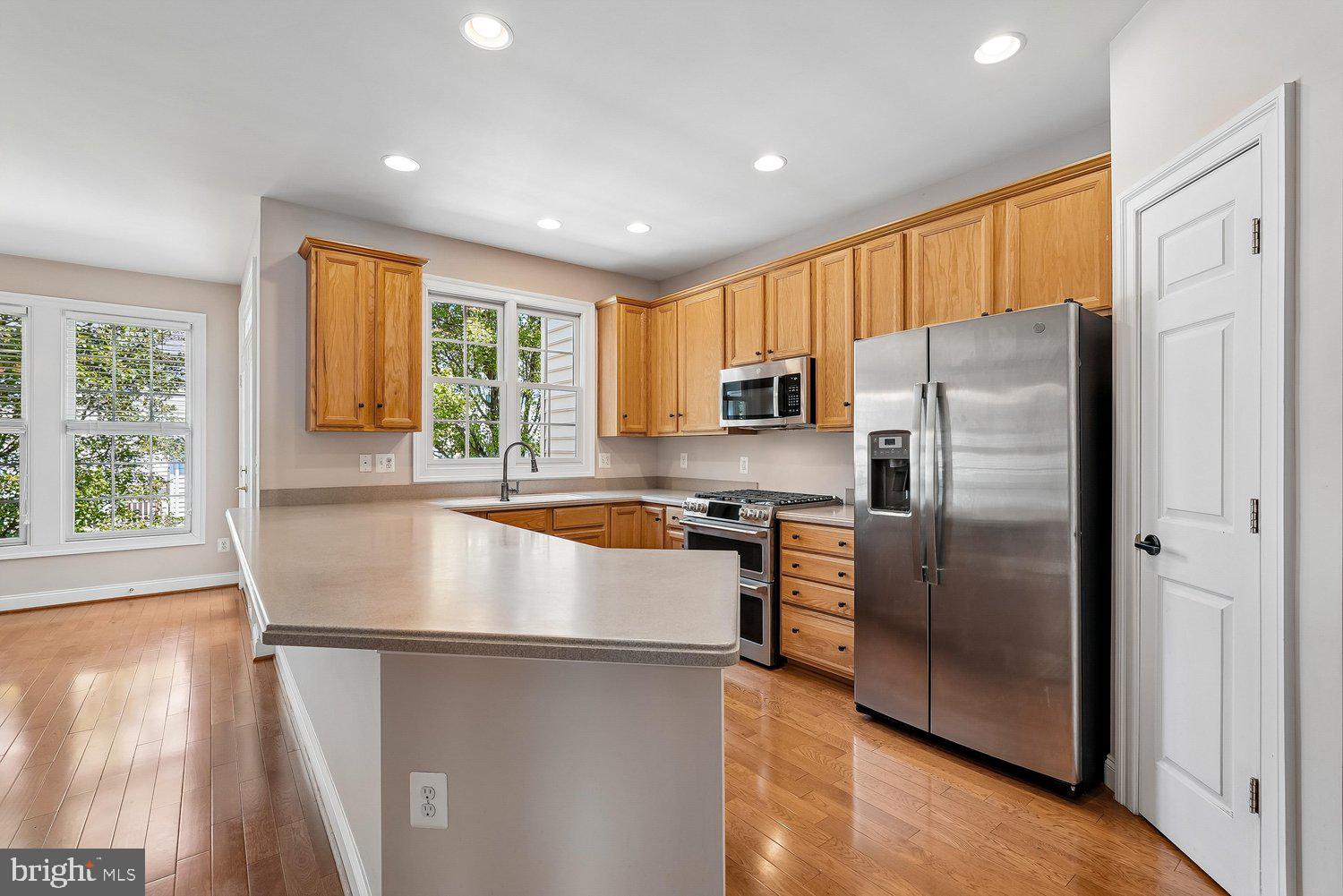 6898 WITTON CIRCLE
